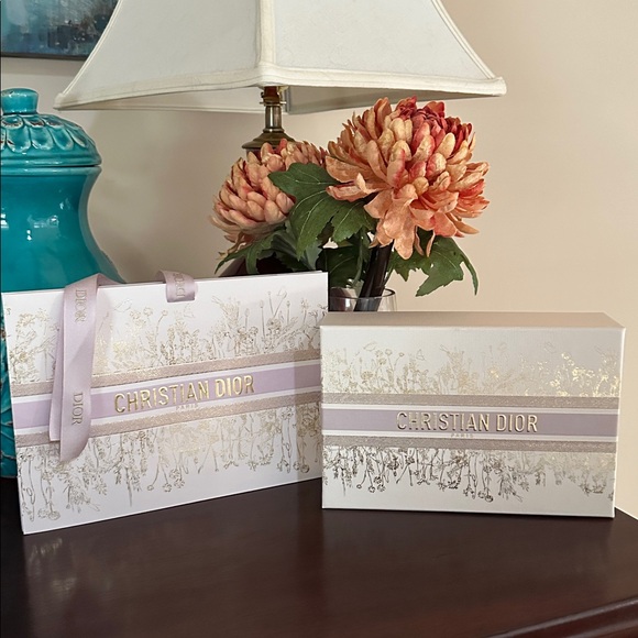 New Limited Edition Dior gifting bundle large wallet box, gift bag with ribbon - Picture 1 of 12